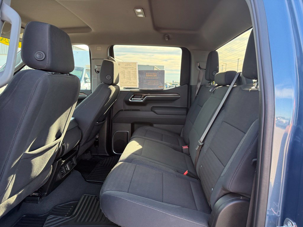 Used 2024 Chevrolet Silverado 1500 LT AWD/4WD image 9