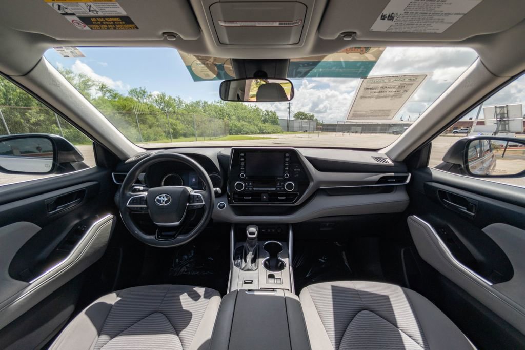 Used 2021 Toyota Highlander L FWD image 19