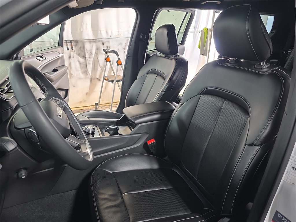 Used 2024 Jeep Grand Cherokee L Limited w/ Luxury Tech Group II image 17