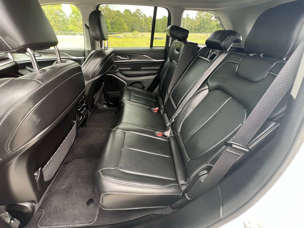 Used 2022 Jeep Grand Cherokee Limited image 15