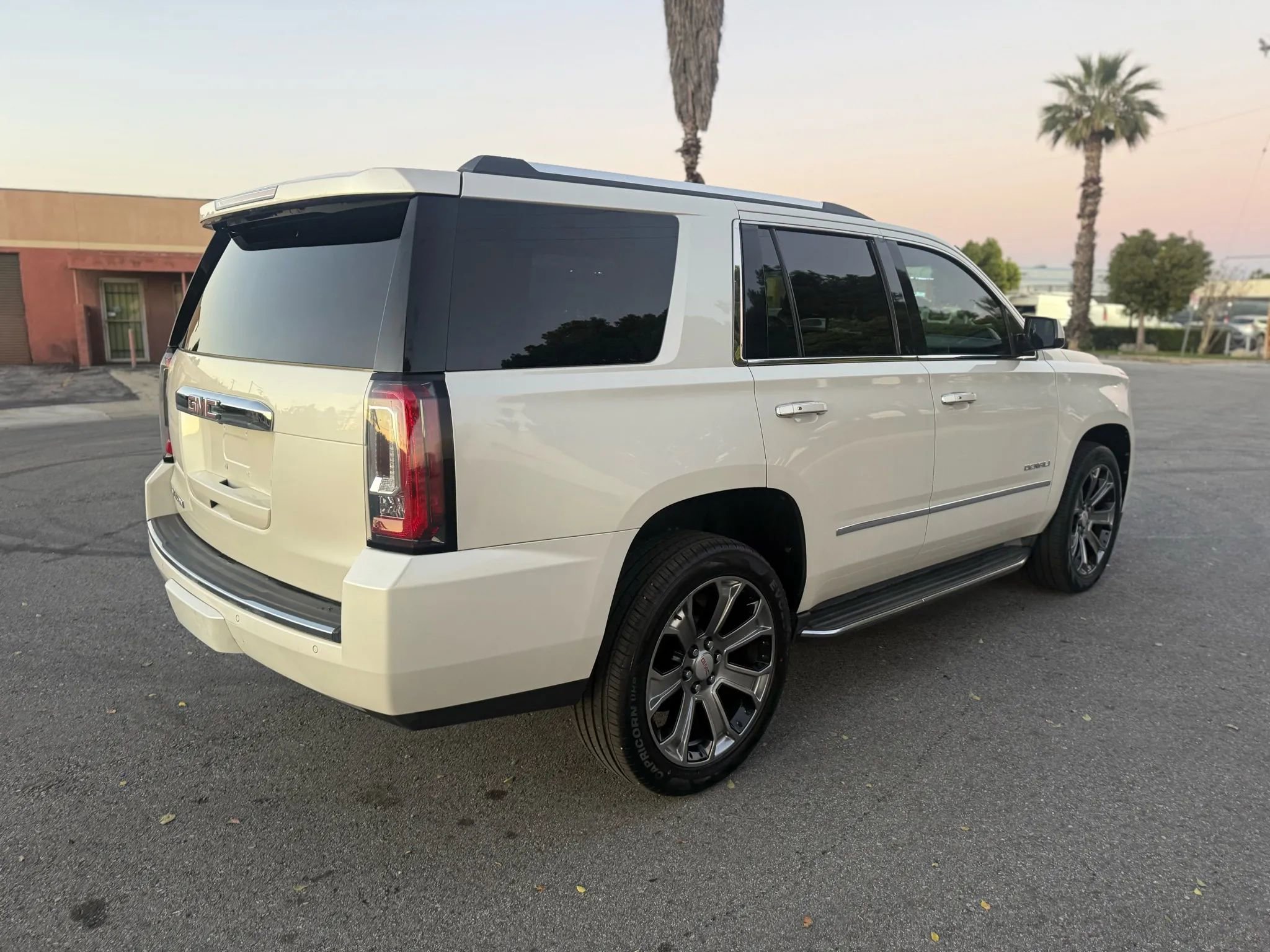 Used 2015 GMC Yukon Denali AWD/4WD image 5