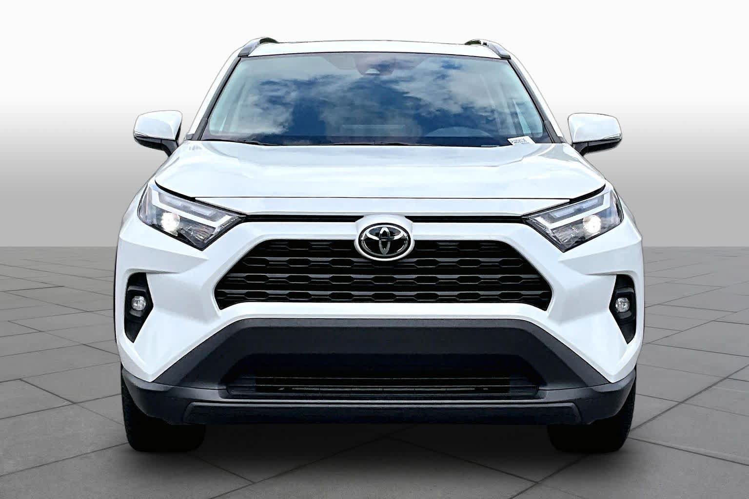 Used 2023 Toyota RAV4 XLE Premium FWD image 4