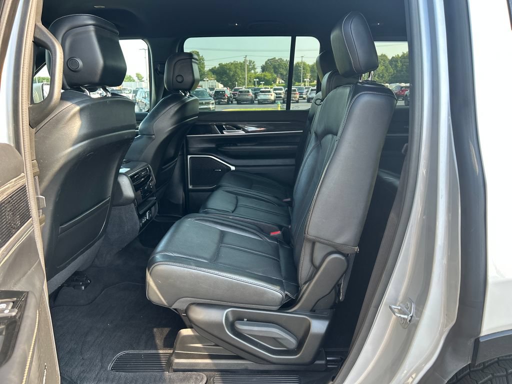 Used 2022 Jeep Wagoneer Series II AWD/4WD image 14
