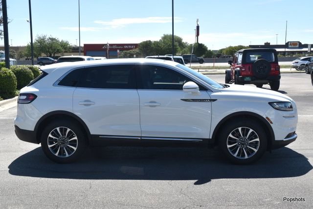 Used 2023 Lincoln Nautilus Reserve image 3