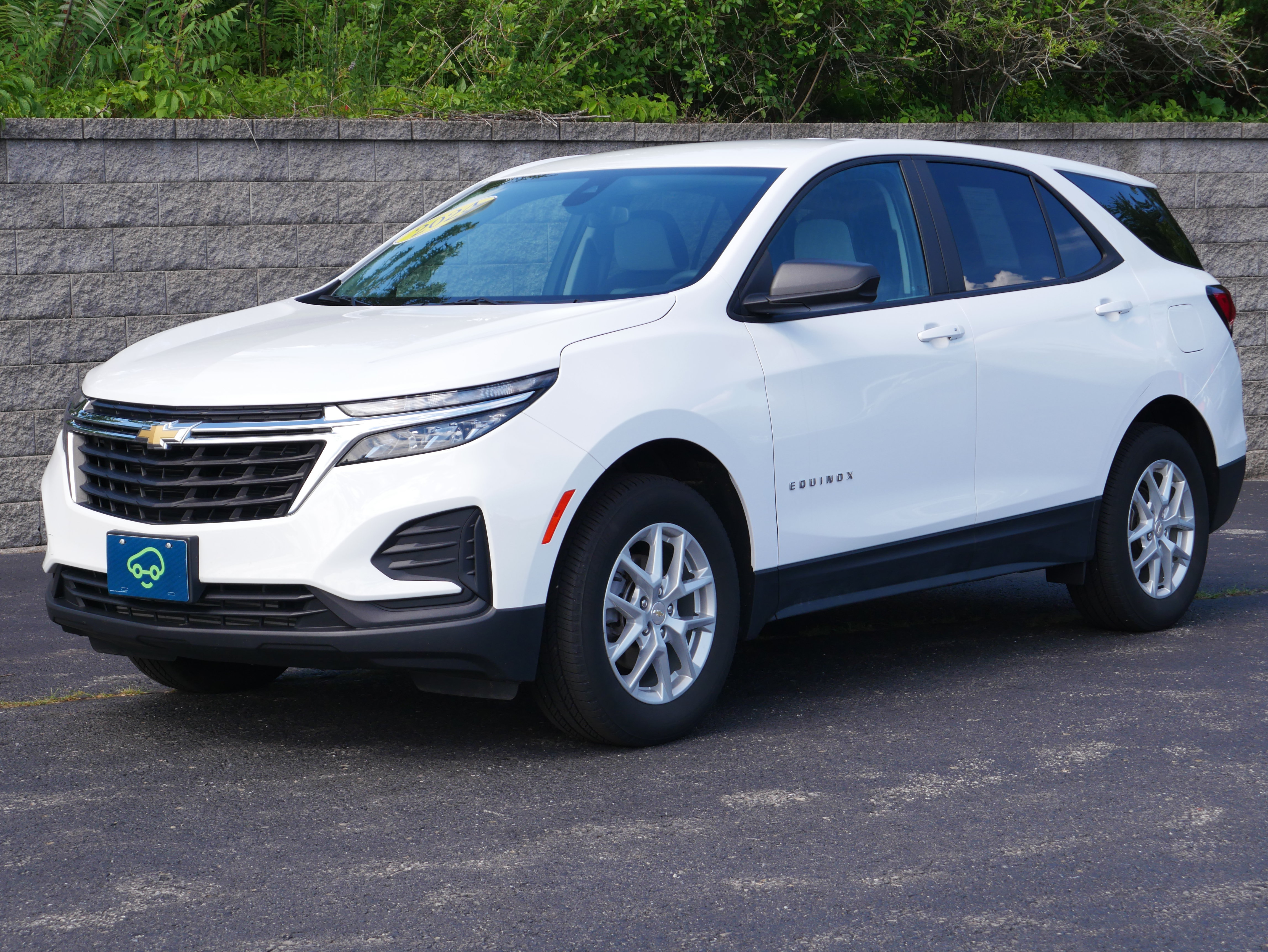 Certified 2024 Chevrolet Equinox LS w/ LS Convenience Package AWD/4WD image 1