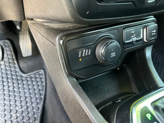 Used 2022 Jeep Renegade Altitude AWD/4WD image 20
