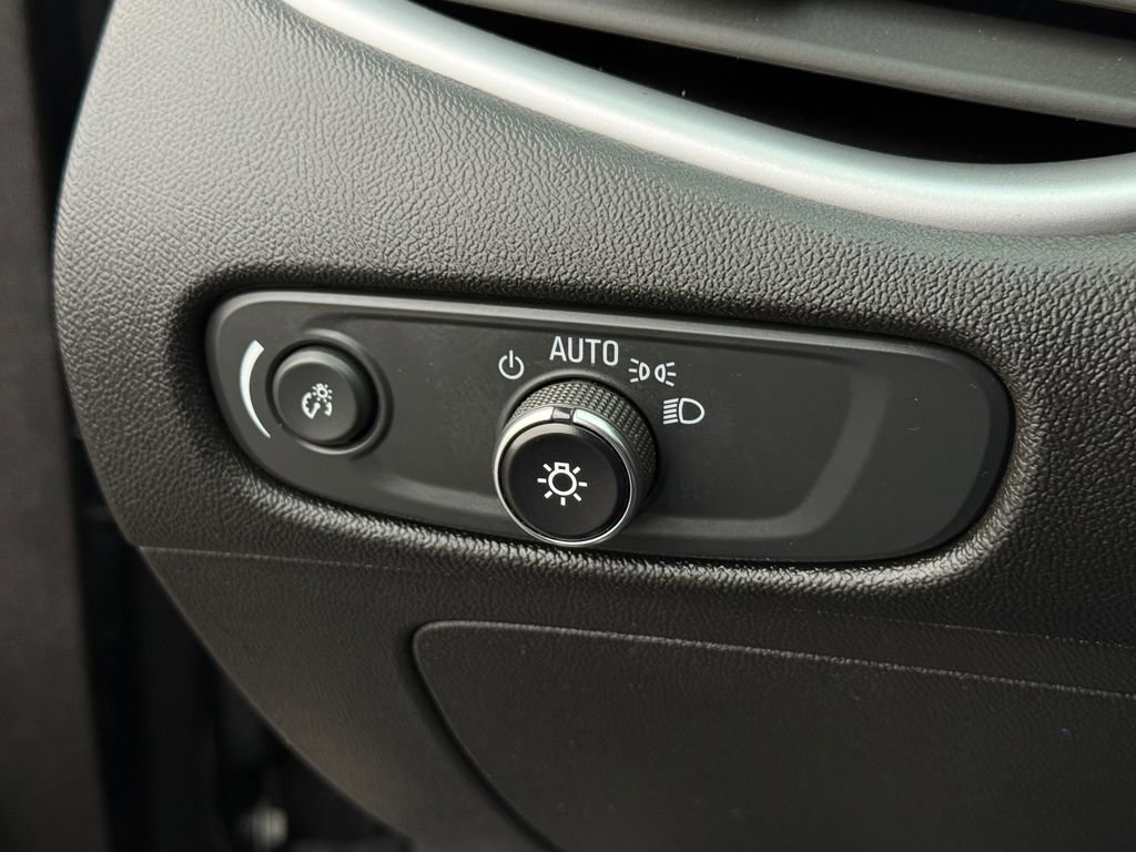 Used 2023 Chevrolet Malibu LT image 32