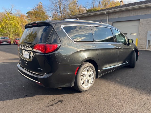 Used 2020 Chrysler Pacifica Limited image 2