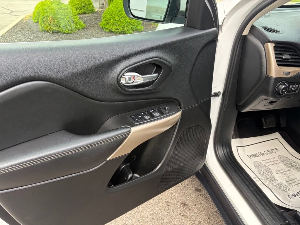 Used 2018 Jeep Cherokee Limited AWD/4WD image 7