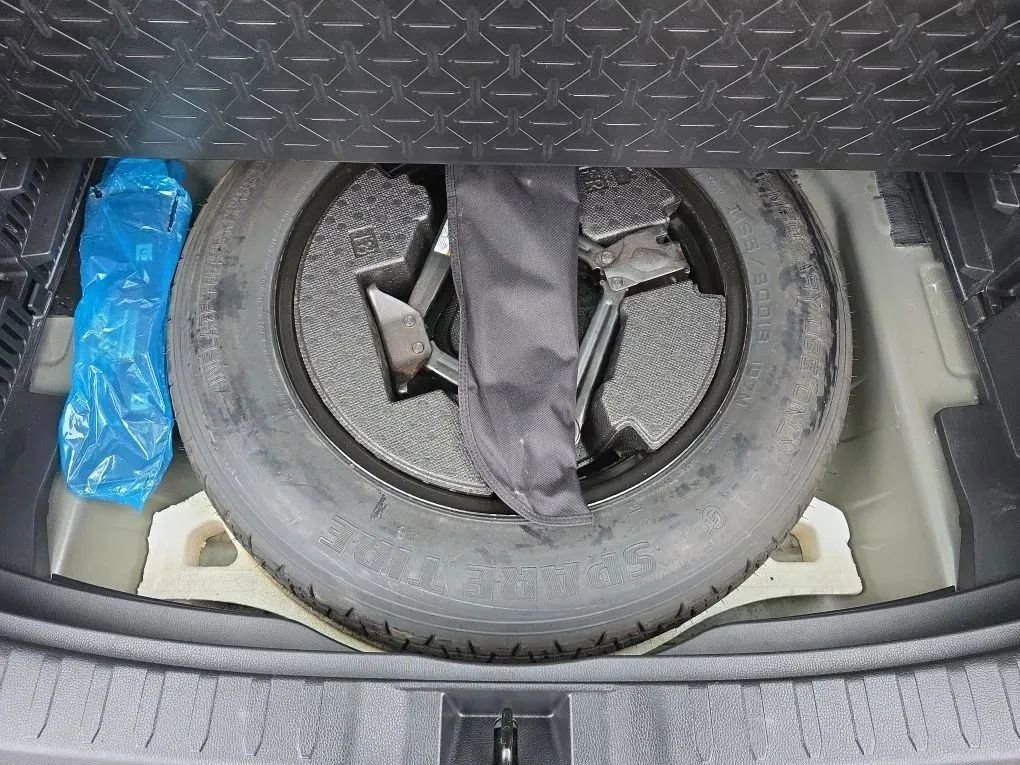 Used 2021 Toyota RAV4 XLE Premium image 52