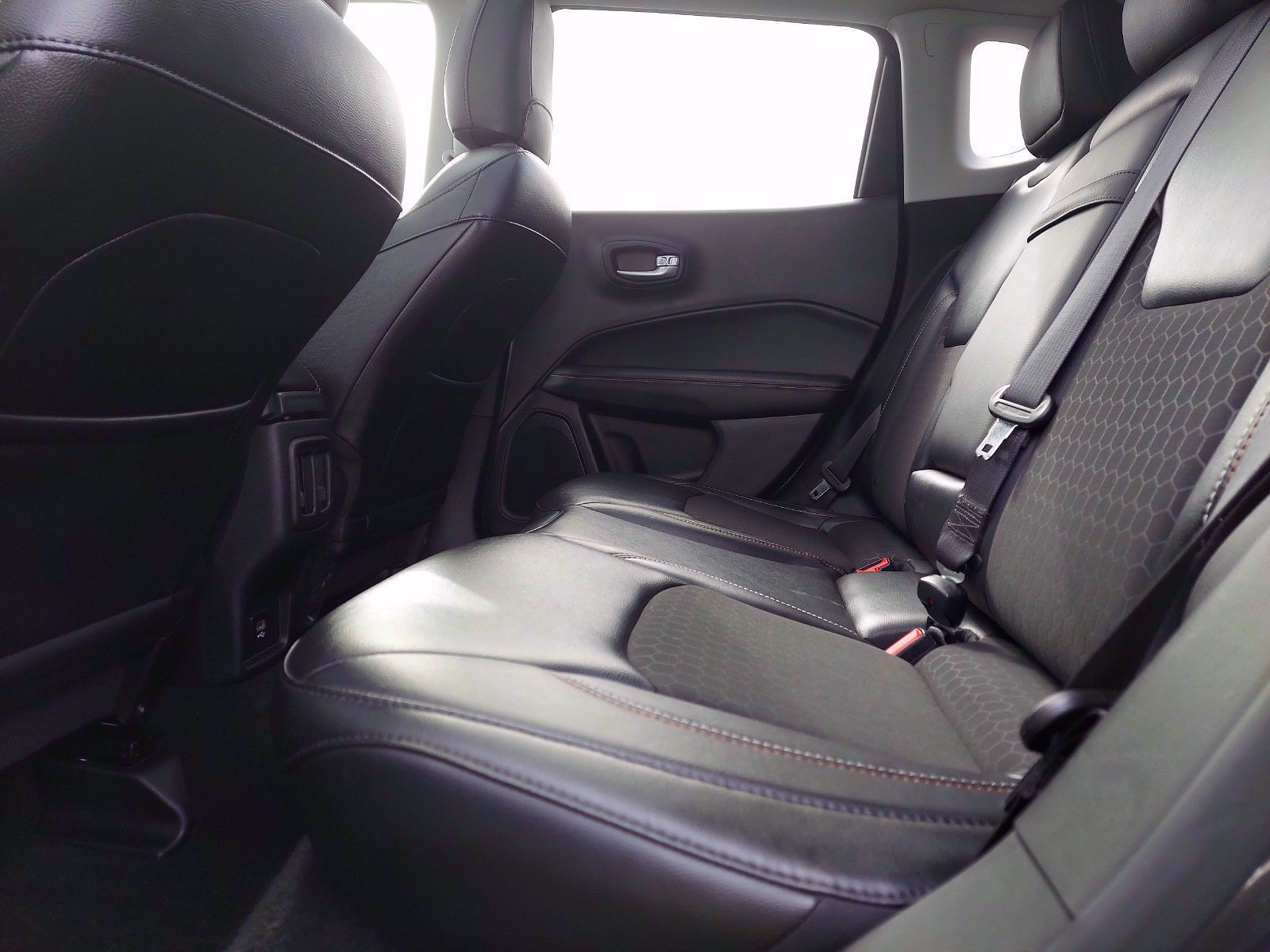 Used 2018 Jeep Compass Latitude w/ Safe & Security Group AWD/4WD image 10