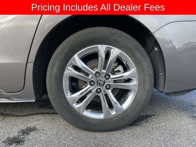 Used 2023 Toyota Sienna Platinum AWD/4WD image 9