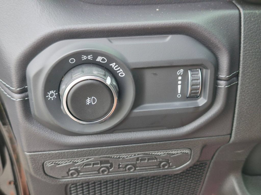 New 2026 Jeep Wrangler Unlimited Sahara AWD/4WD image 13