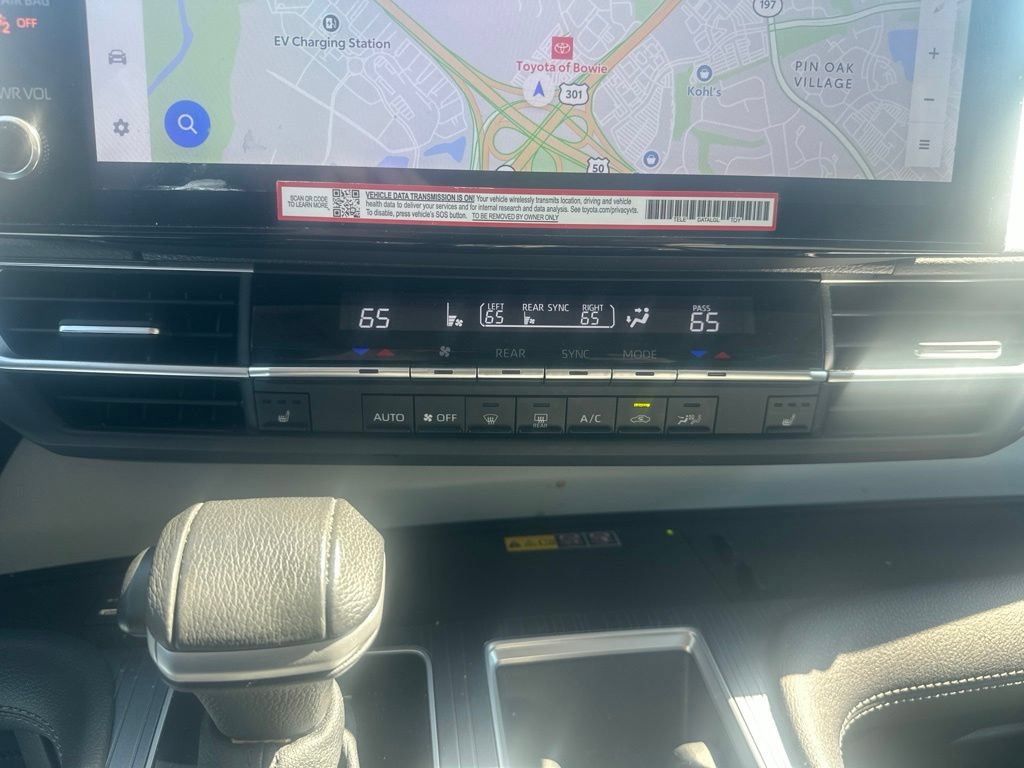 Used 2025 Toyota Sienna XLE FWD image 19