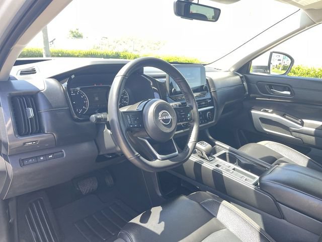 Used 2025 Nissan Pathfinder SL FWD image 10