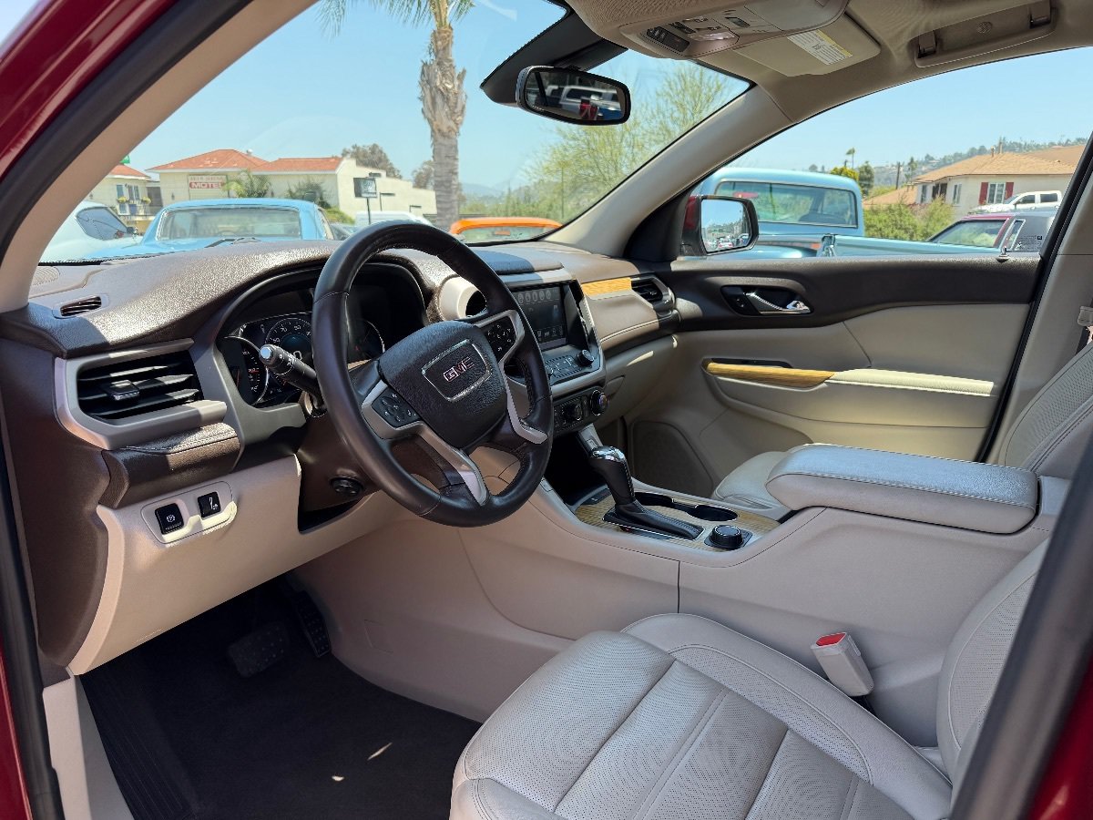 Used 2017 GMC Acadia Denali w/ Technology Package FWD image 12