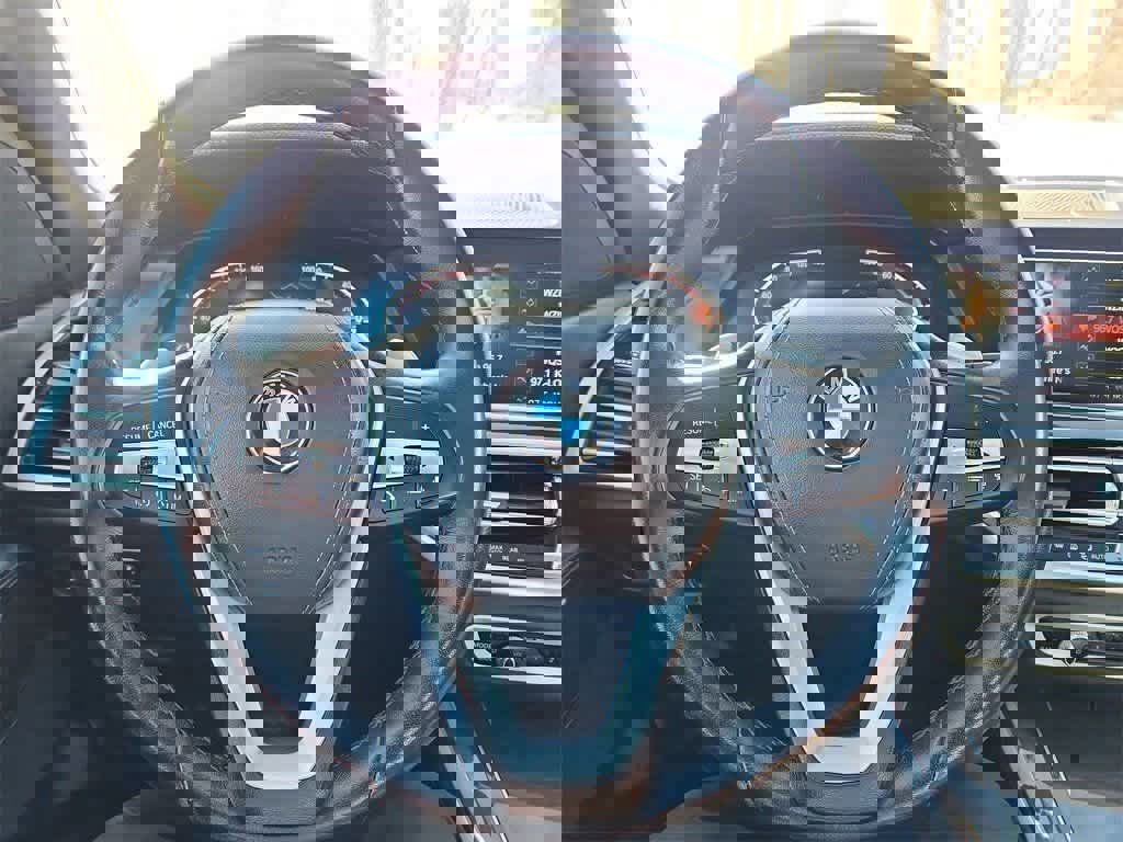 Used 2023 BMW X5 xDrive40i w/ Premium Package image 32