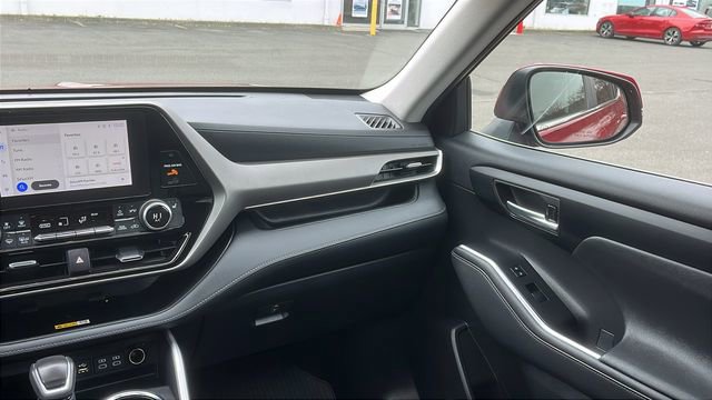 Certified 2023 Toyota Highlander XLE image 22