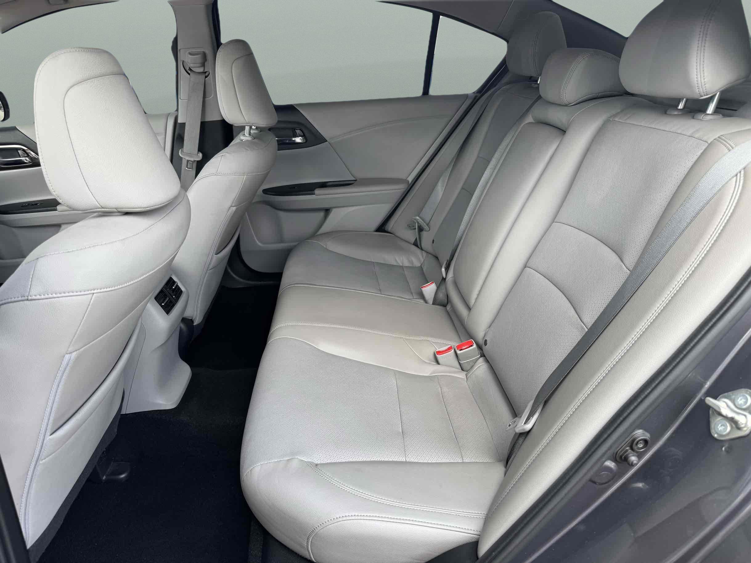 Used 2017 Honda Accord EX-L image 11