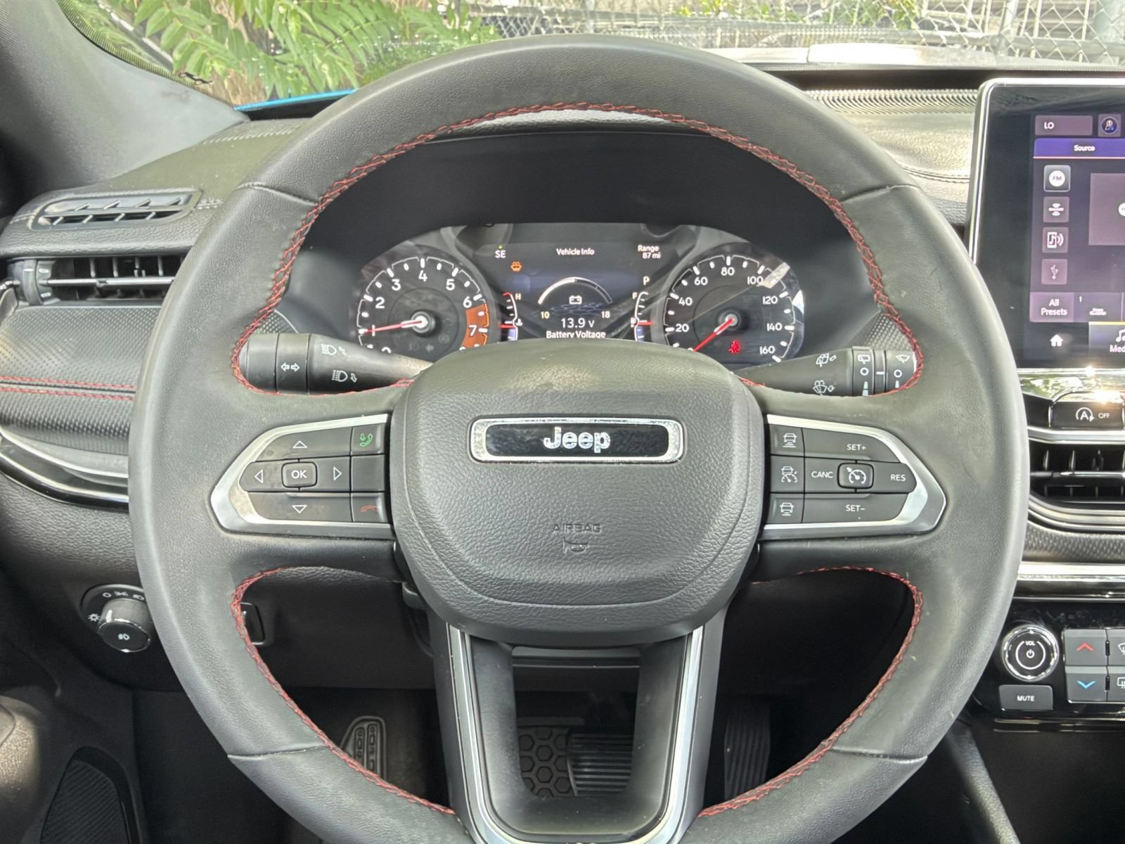 Used 2025 Jeep Compass Trailhawk AWD/4WD image 27