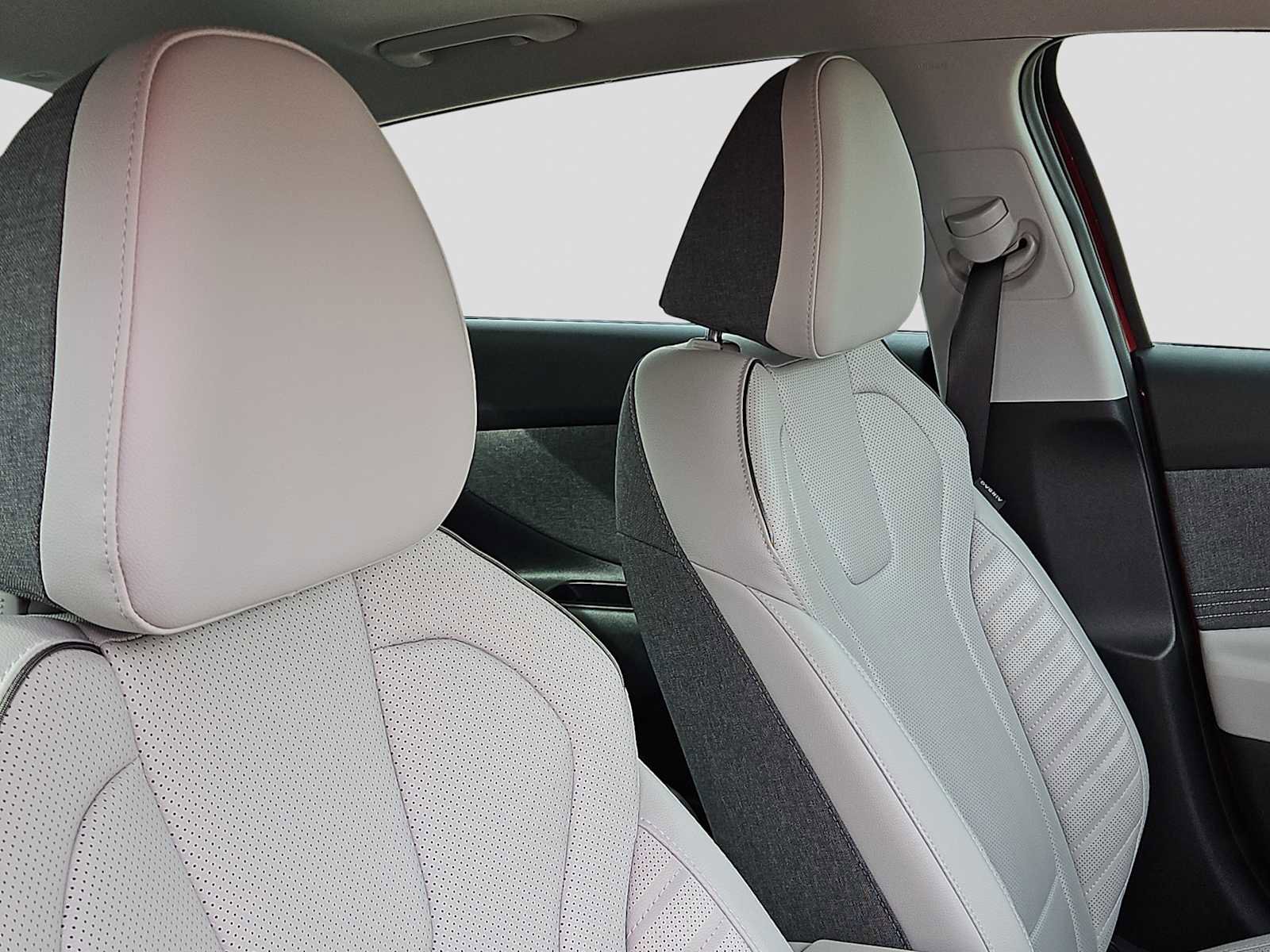 Used 2024 Hyundai Elantra Limited image 17