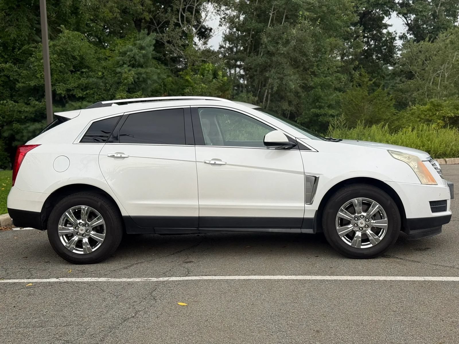 Used 2016 Cadillac SRX Luxury w/ Driver Awareness Package AWD/4WD image 4