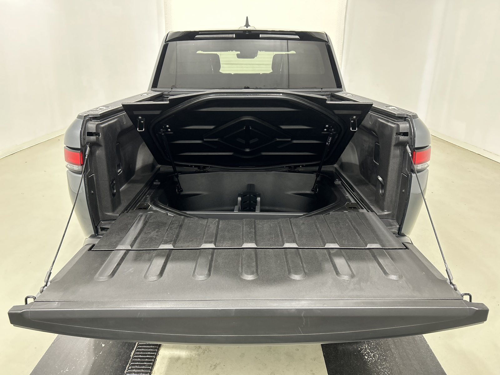 Used 2023 Rivian R1T Adventure Quad AWD/4WD image 15