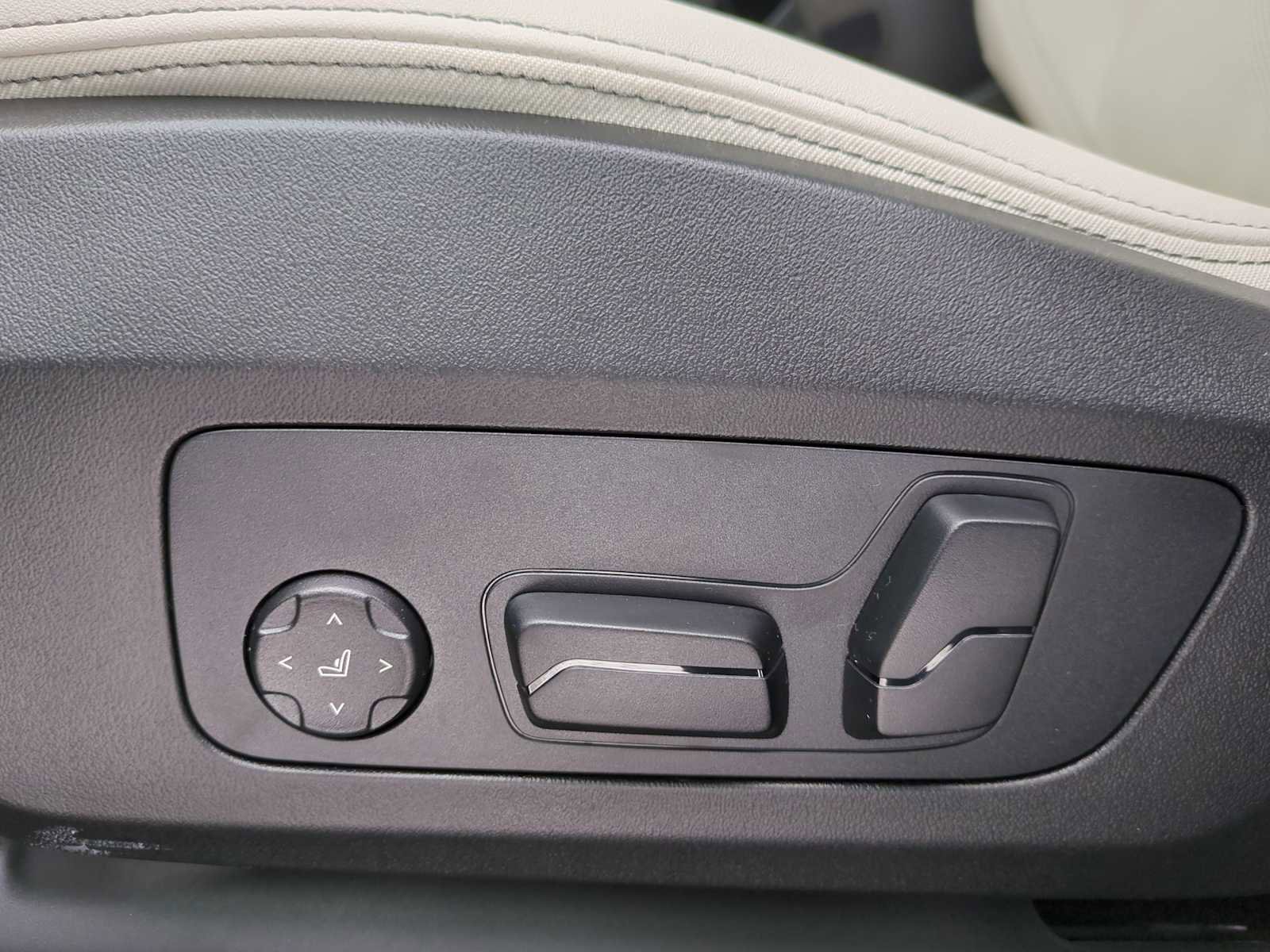 New 2026 BMW X1 xDrive28i w/ Technology Package image 24