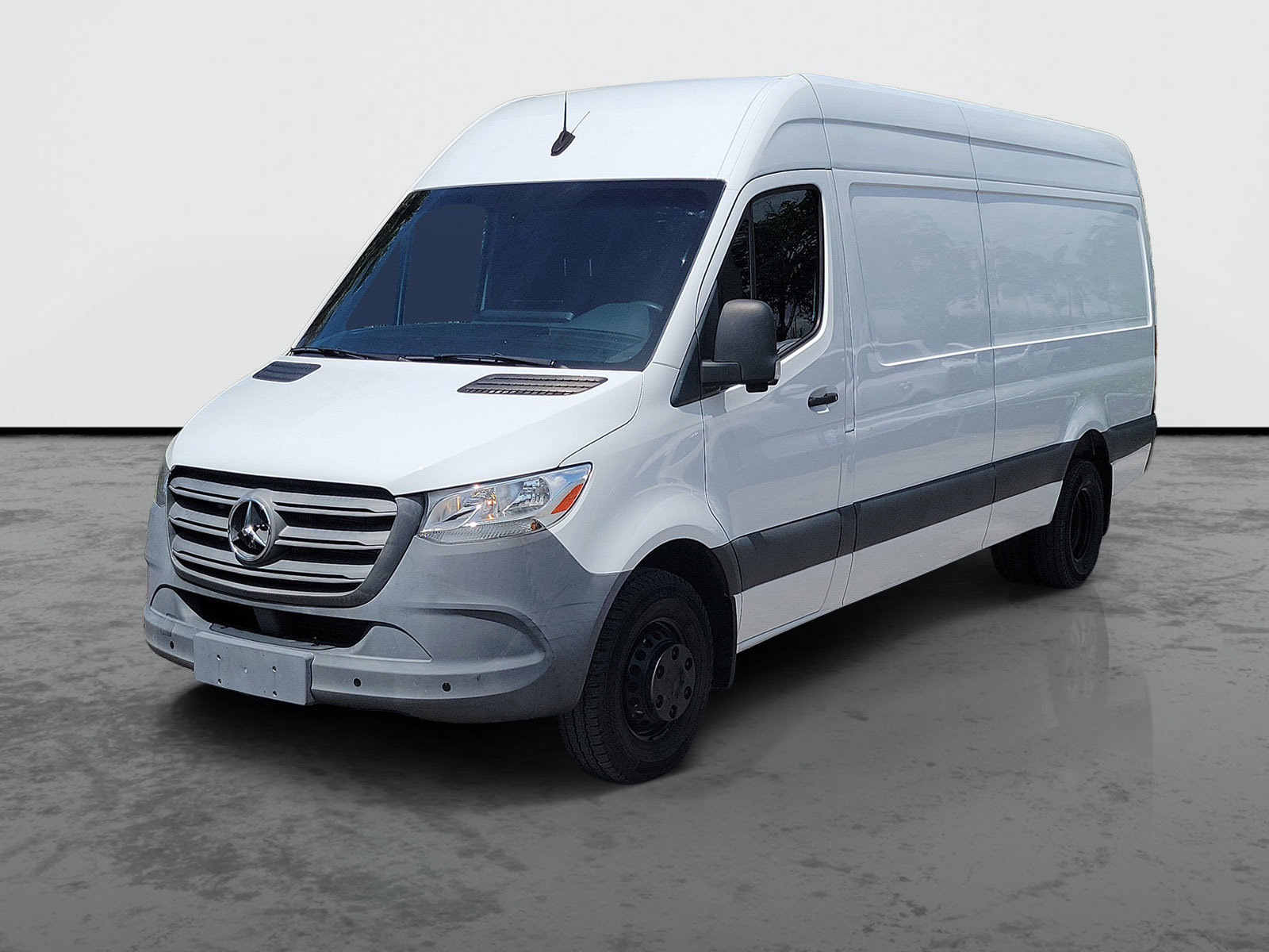 Used 2019 Mercedes-Benz Sprinter 170 image 4