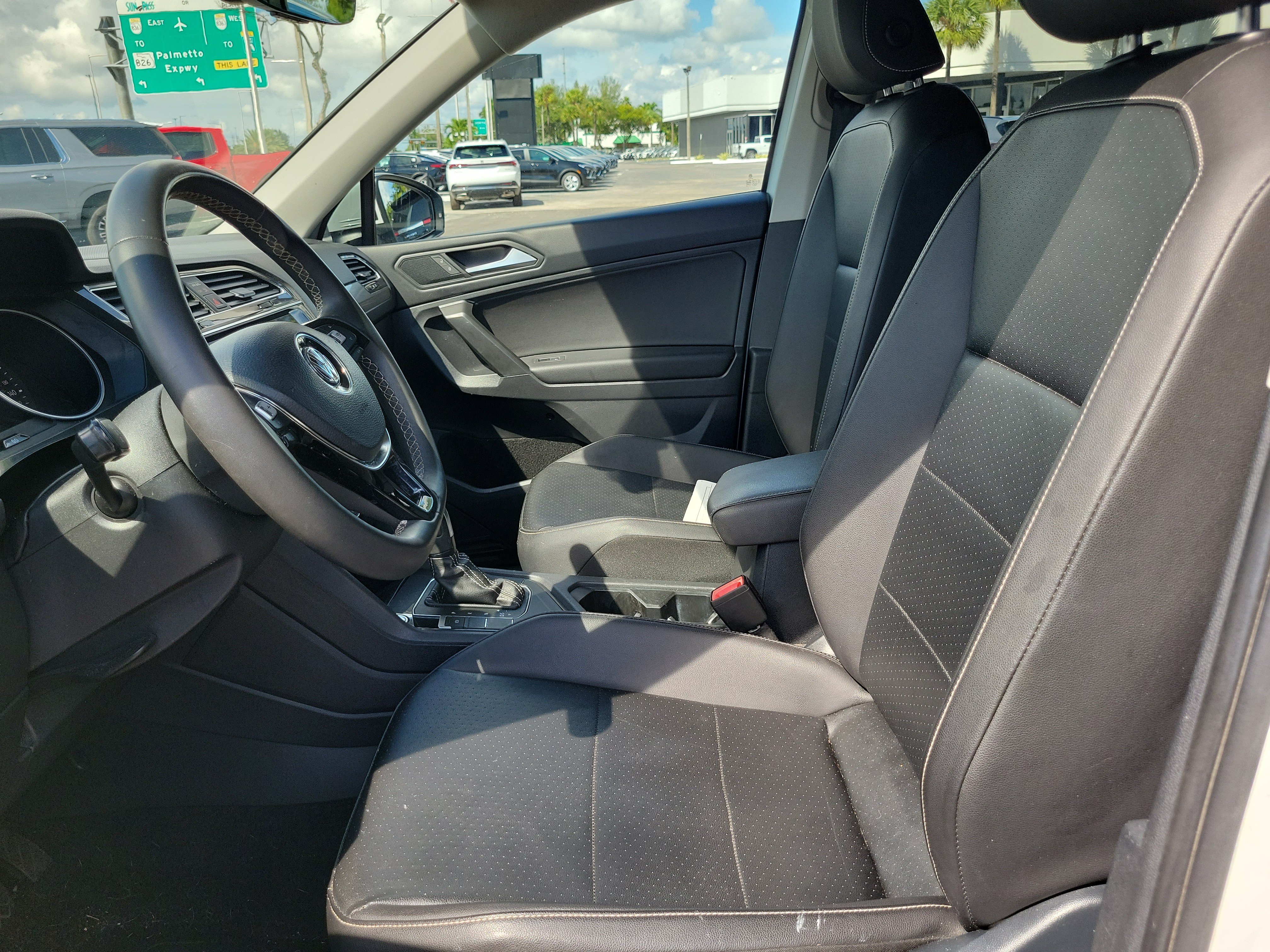 Used 2021 Volkswagen Tiguan SE FWD image 9