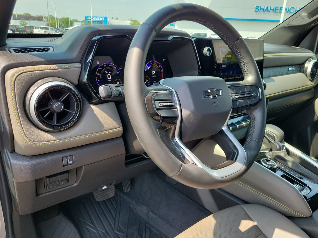 Used 2025 Chevrolet Colorado ZR2 w/ Technology Package AWD/4WD image 11