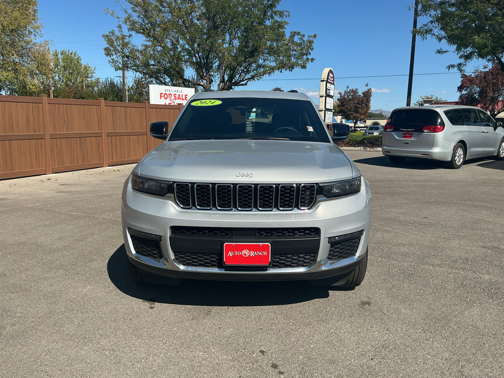 Used 2024 Jeep Grand Cherokee L Limited AWD/4WD image 2