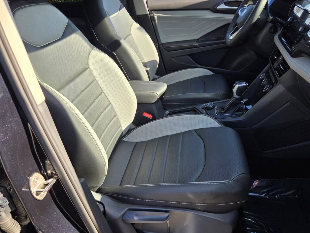 Certified 2024 Volkswagen Taos SEL image 16