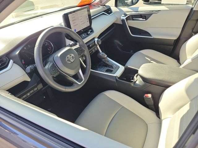Used 2023 Toyota RAV4 XLE Premium AWD/4WD image 4