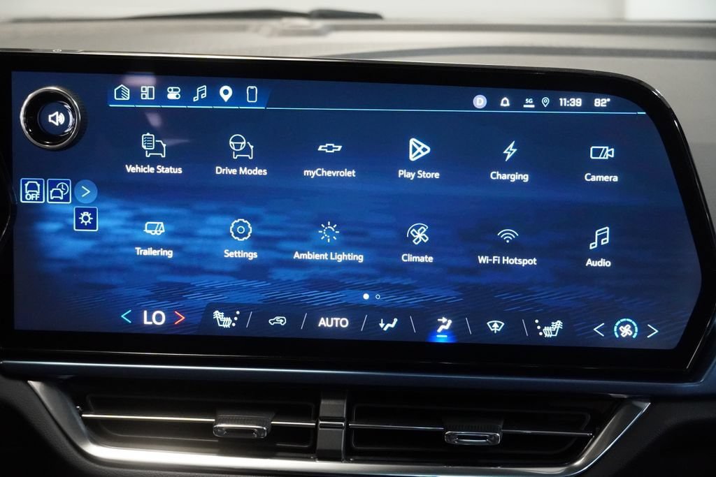 New 2026 Chevrolet Equinox EV LT w/ LPO, Blackout Package FWD image 20