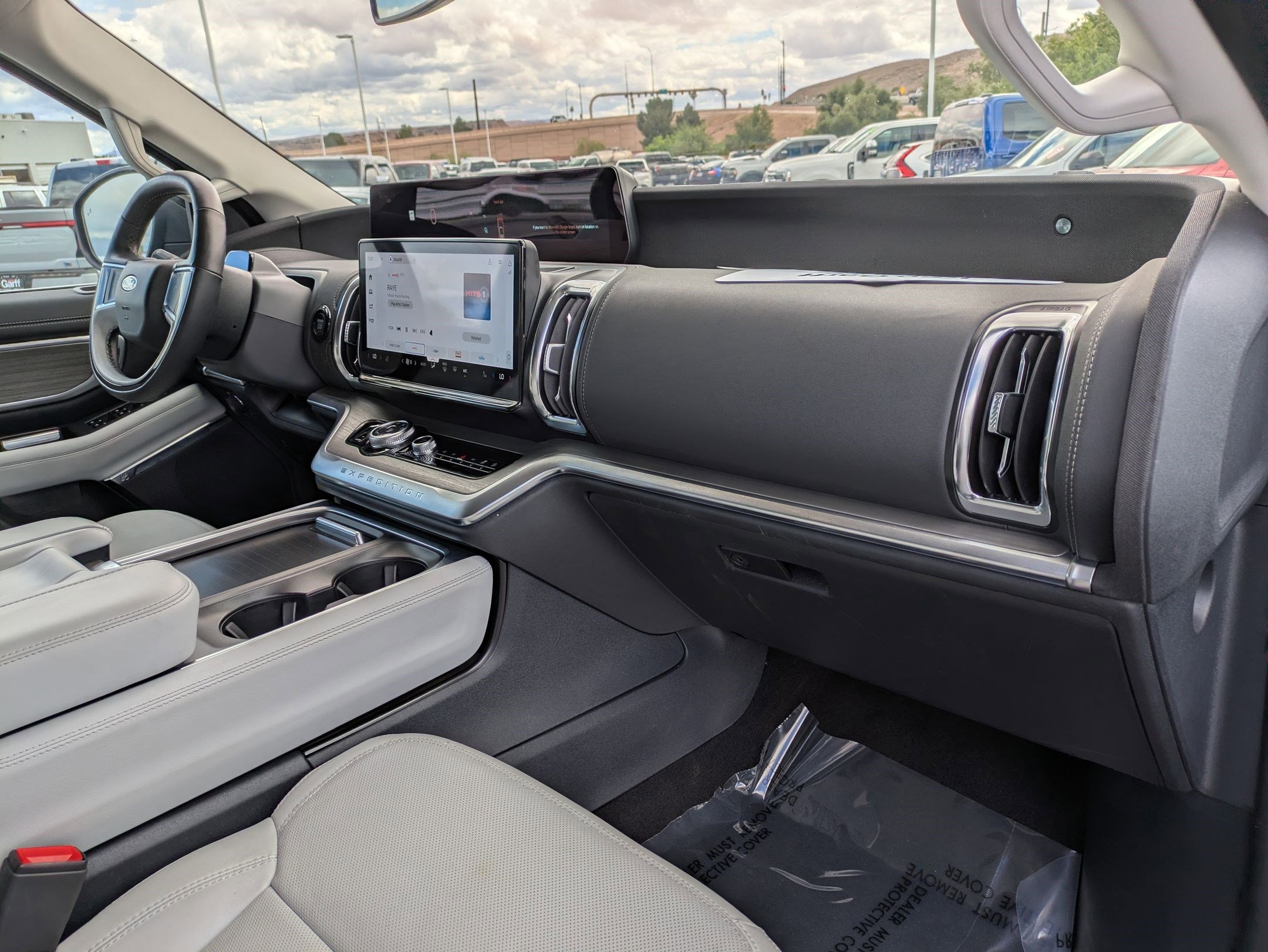 Used 2025 Ford Expedition Platinum image 33