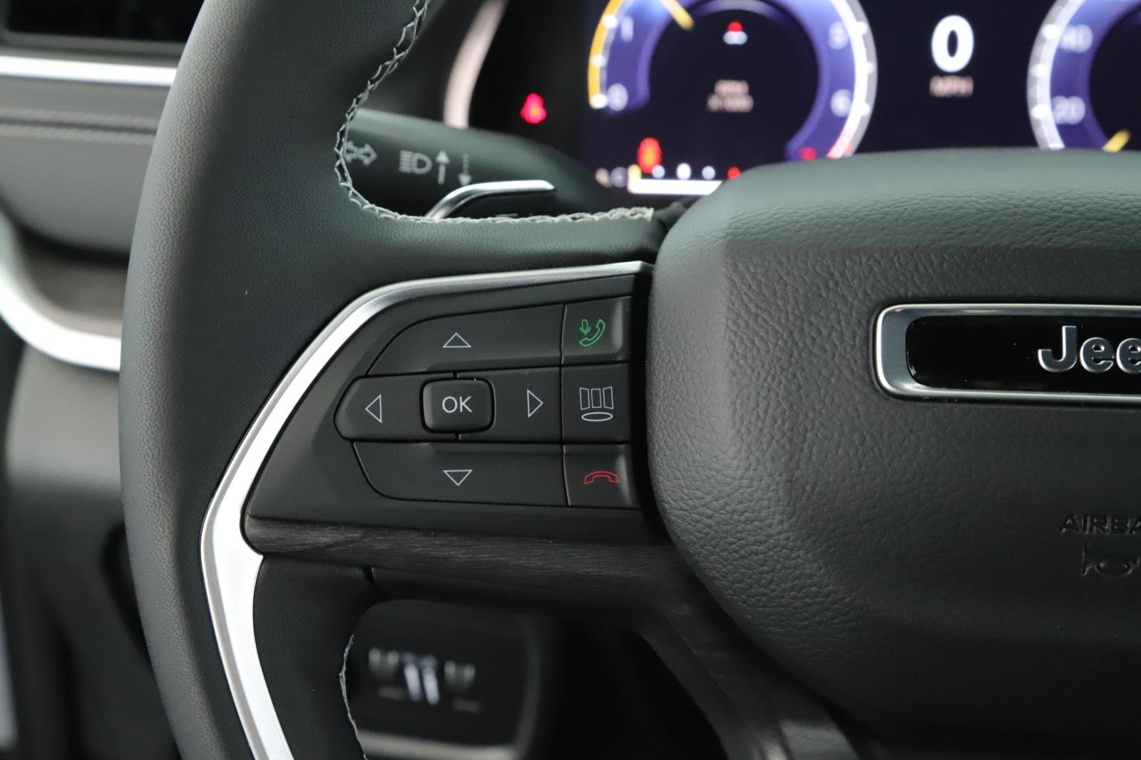 New 2025 Jeep Grand Cherokee Limited image 9