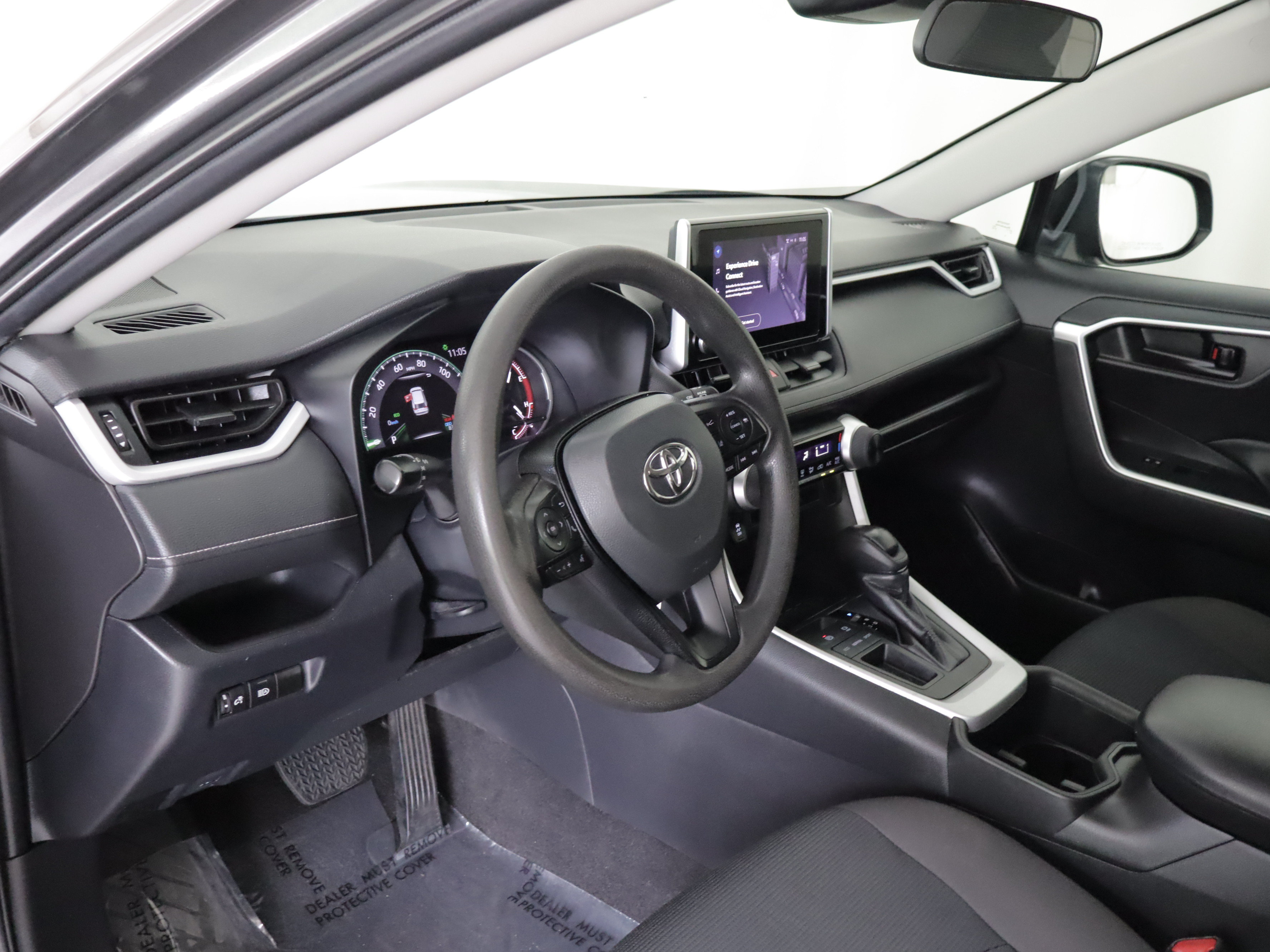 Used 2023 Toyota RAV4 LE FWD image 9