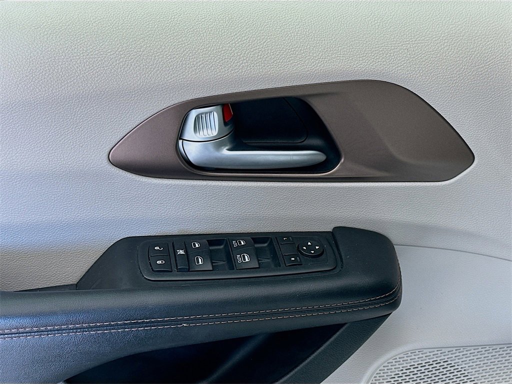 Used 2018 Chrysler Pacifica Touring Plus w/ Tire & Wheel Group image 17