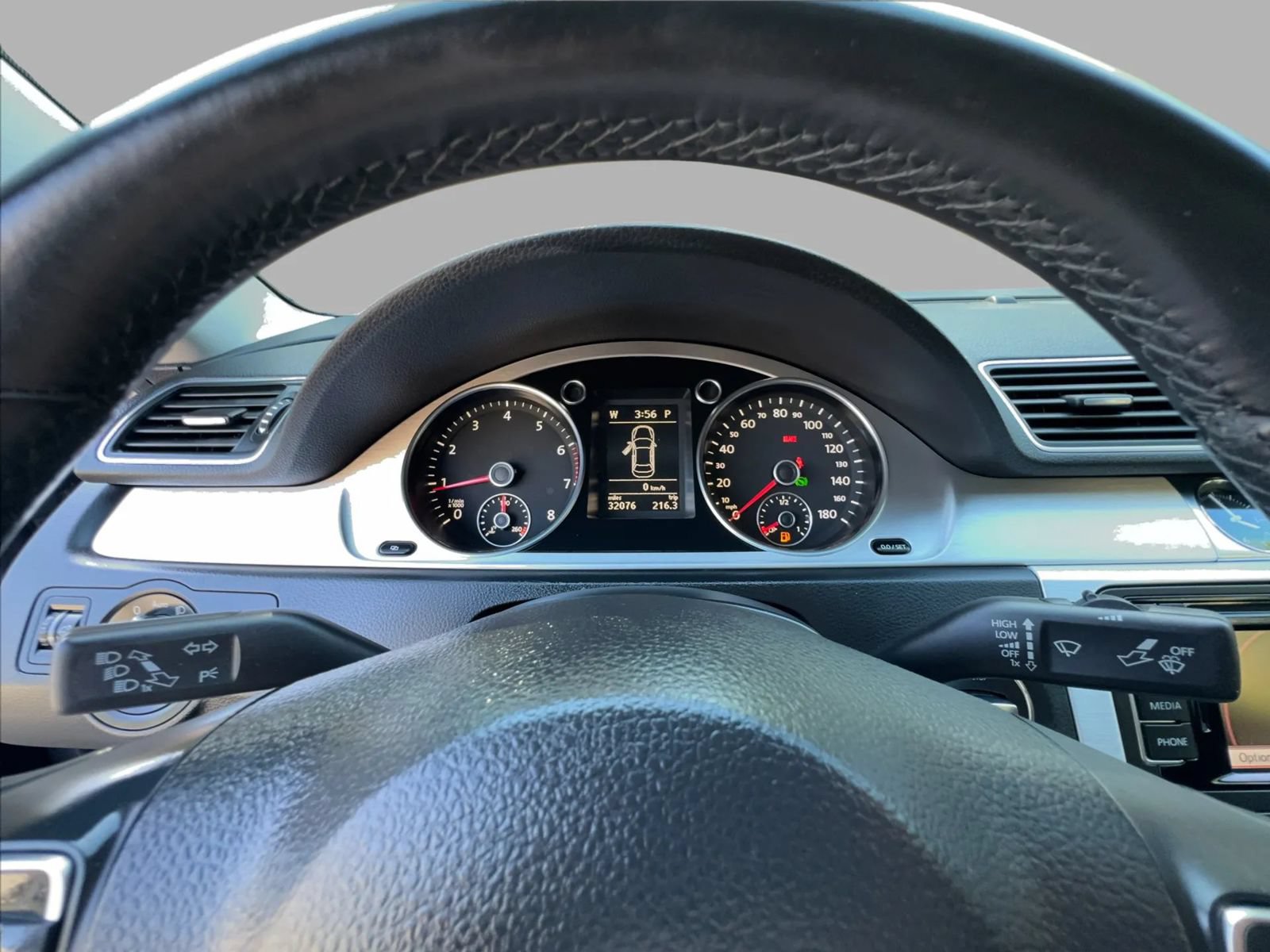 Used 2012 Volkswagen CC Lux Limited FWD image 26