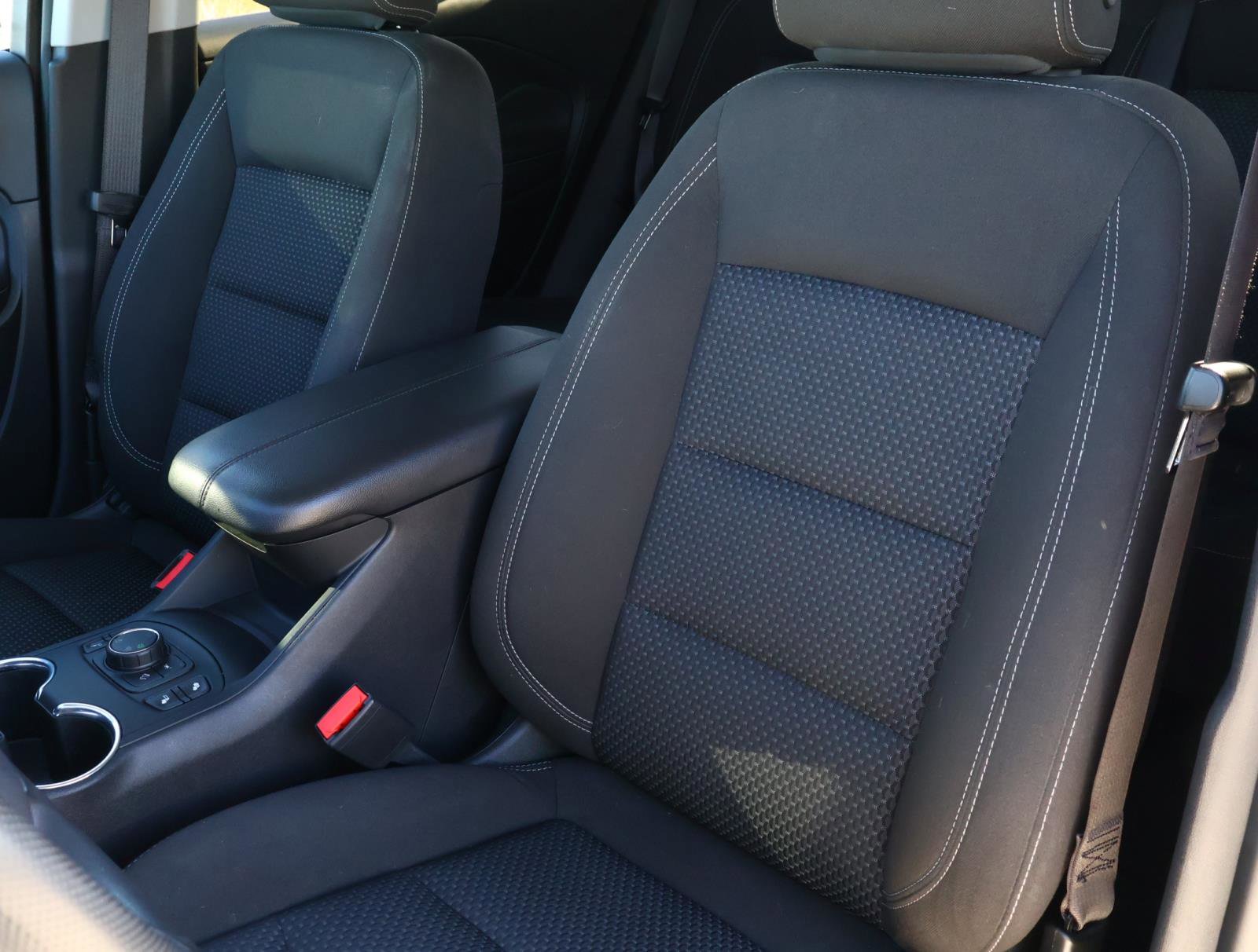 Used 2023 GMC Terrain SLE w/ Driver Convenience Package image 13