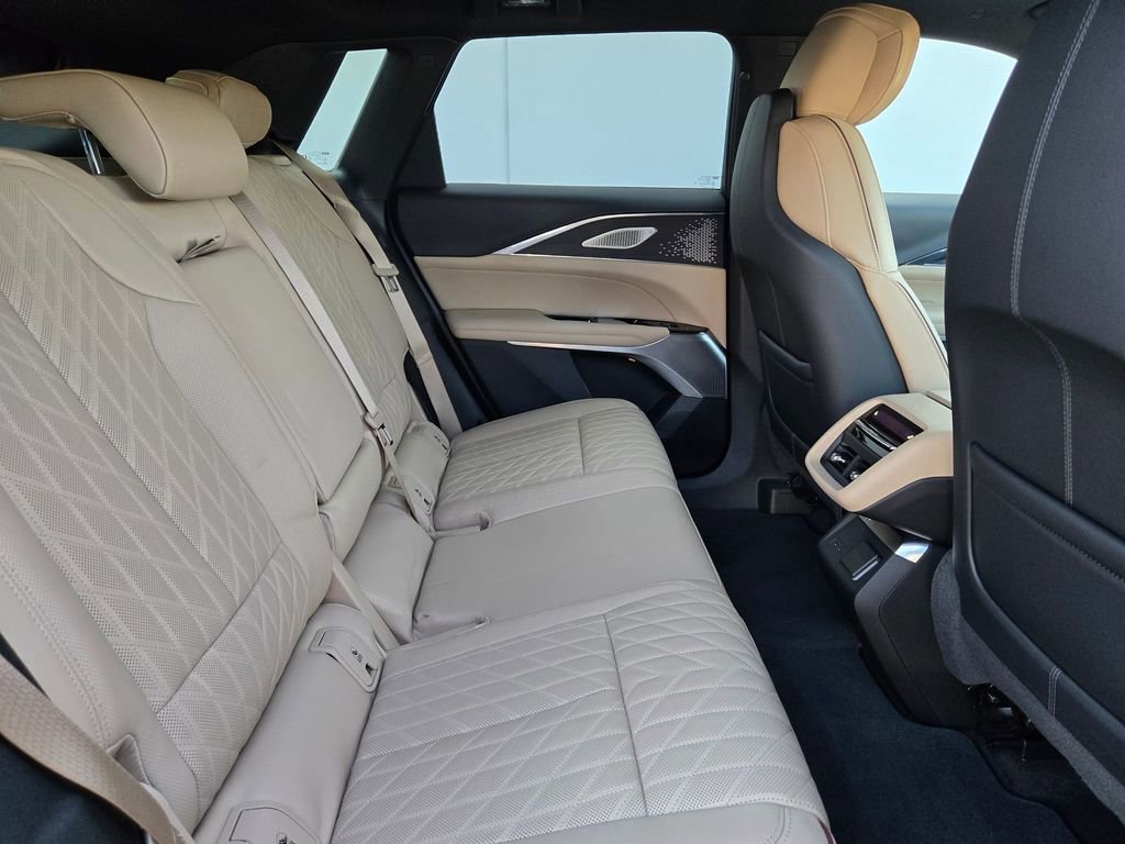 Certified 2024 Cadillac Lyriq Luxury w/ Nappa Leather Package image 31