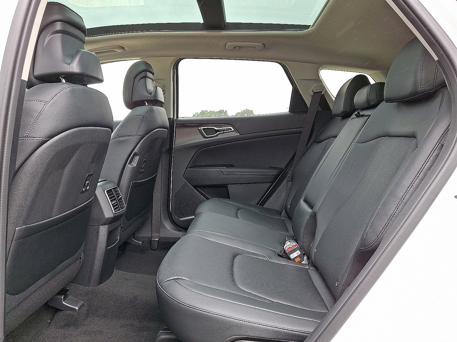 New 2026 Kia Sportage EX w/ EX Panorama Roof Package image 5