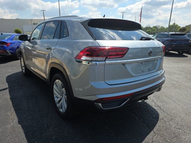 Used 2020 Volkswagen Atlas Cross Sport SE w/ Towing Package AWD/4WD image 3