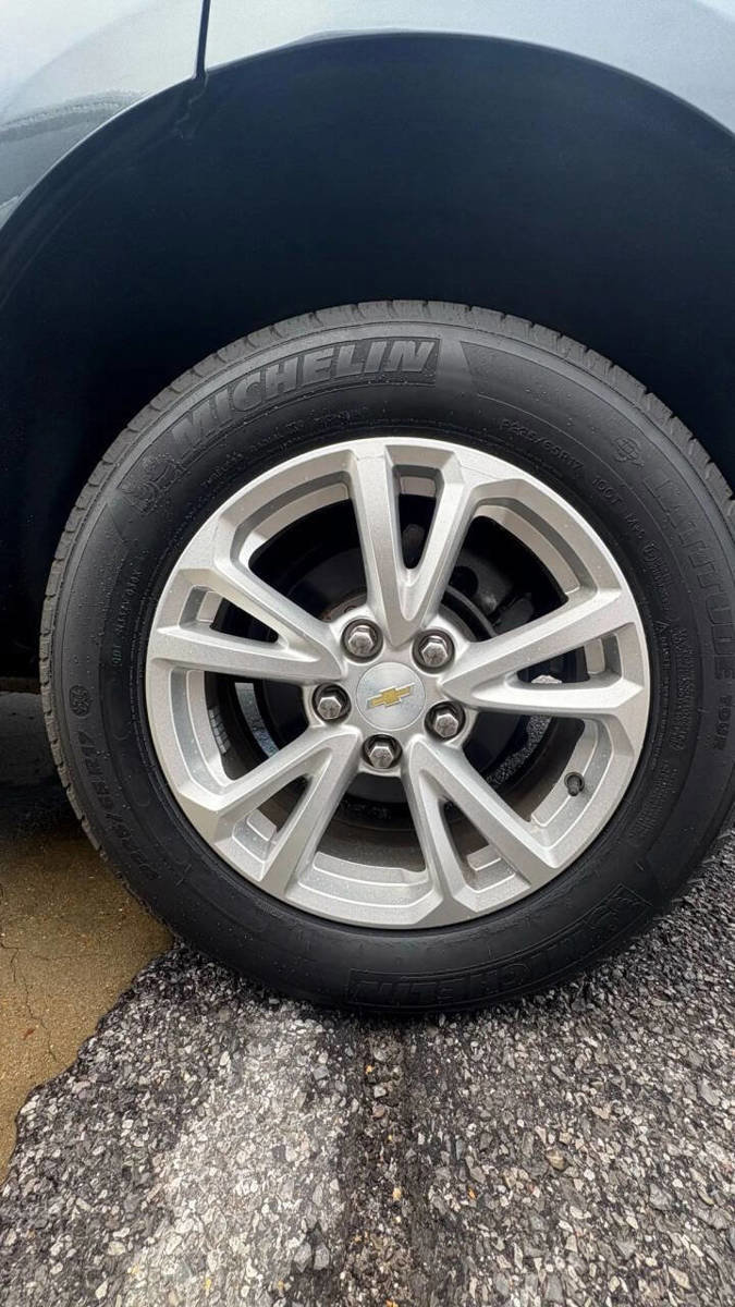 Used 2017 Chevrolet Equinox LT w/ Convenience Package image 13