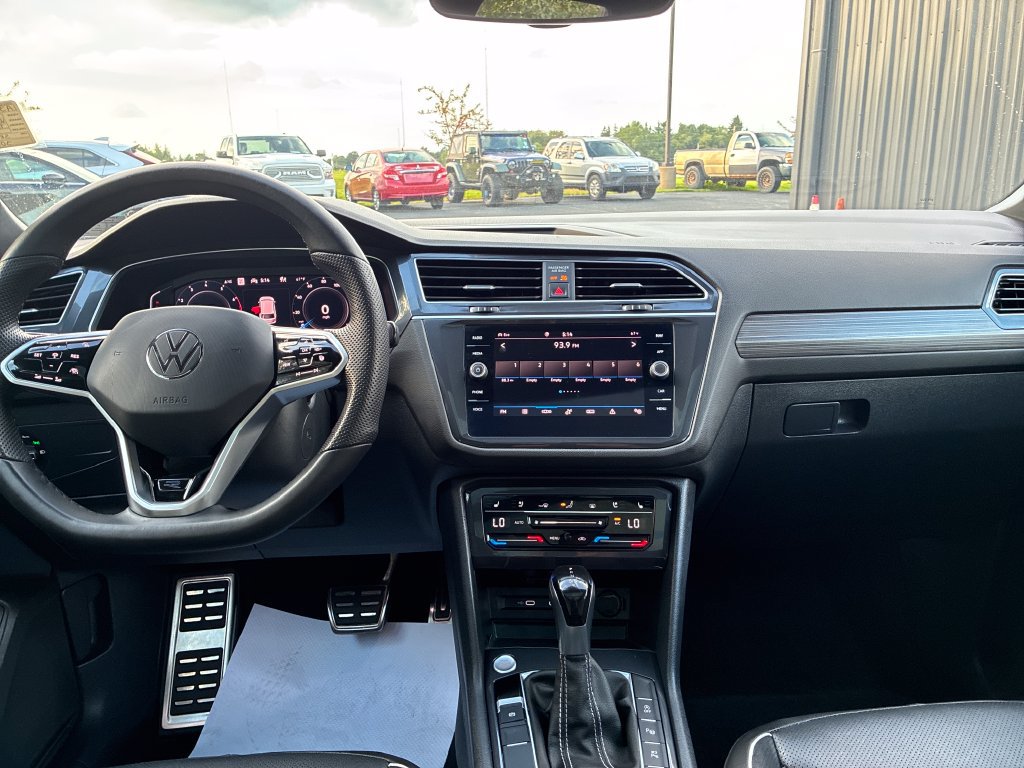 Used 2024 Volkswagen Tiguan SEL R-Line AWD/4WD image 19