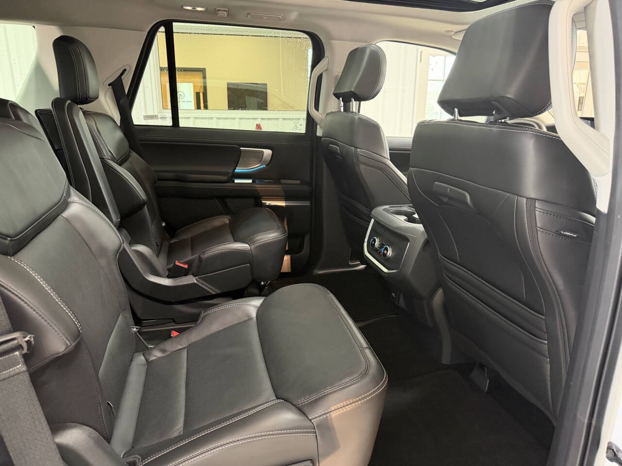 Used 2025 Ford Expedition Platinum AWD/4WD image 34