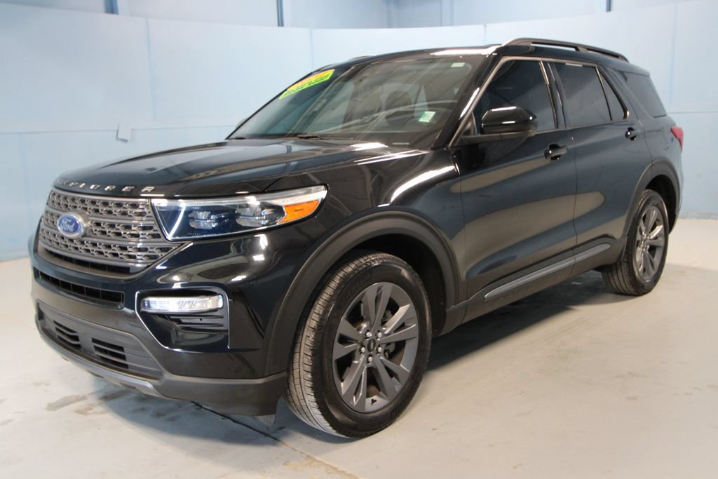Used 2024 Ford Explorer XLT w/ Equipment Group 202A AWD/4WD image 30