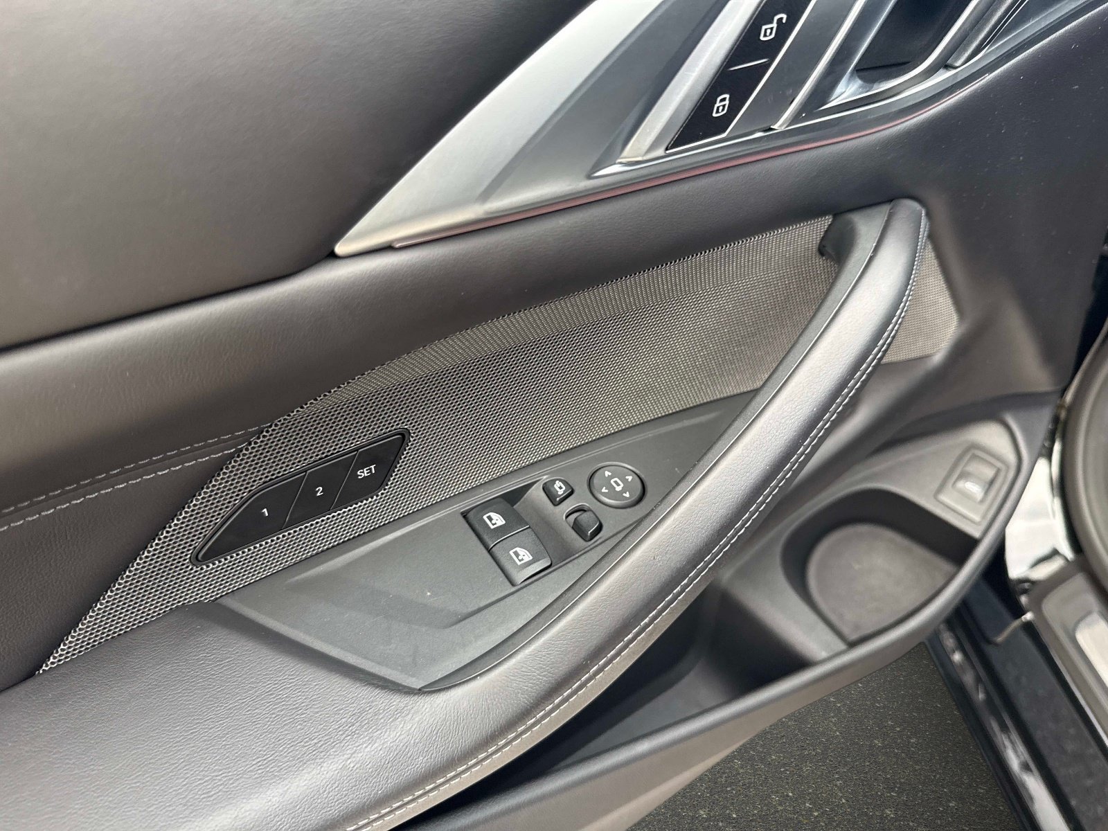 Used 2021 BMW M4 Competition w/ Executive Package RWD image 12