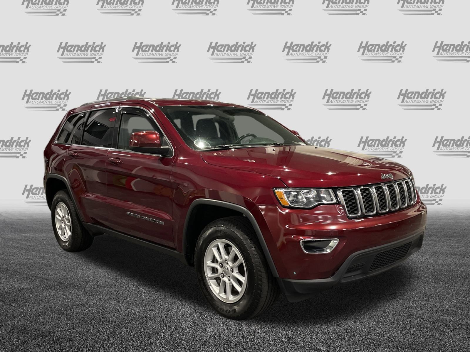 Used 2020 Jeep Grand Cherokee Laredo image 2